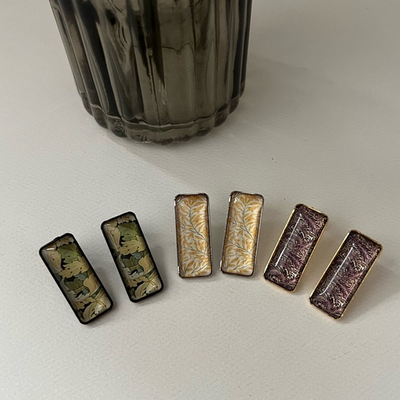 Elegant Floral Pattern Coquette Stud Earrings Set - Art Nouveau Flower Earrings - Picture 5 of 14